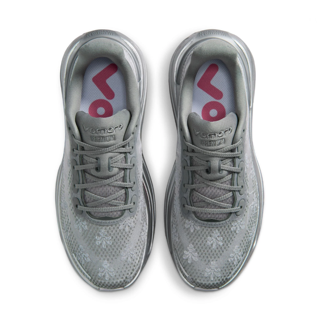 W NIKE VOMERO PREMIUM QS FDL MUJER IQ0028-001