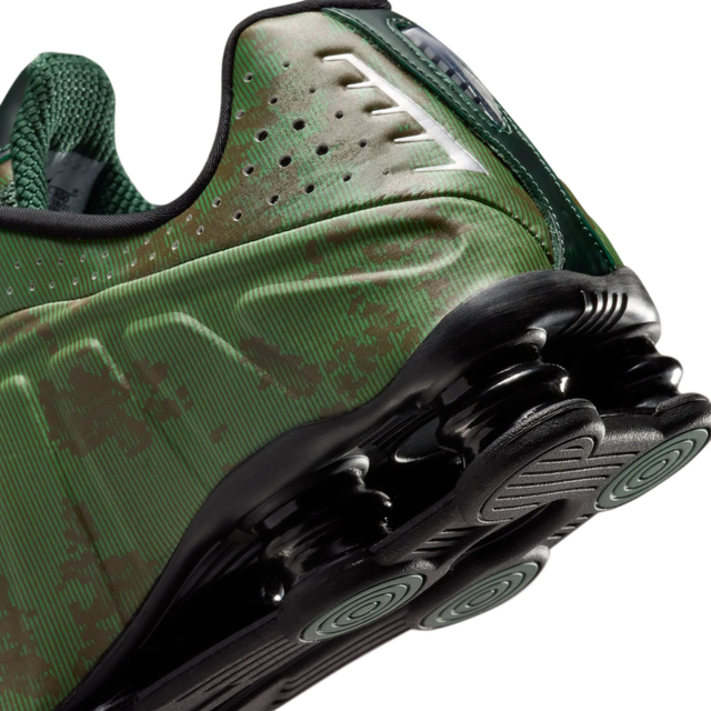 NIKE SHOX R4 QS CAMO HOMBRE IQ0636-300
