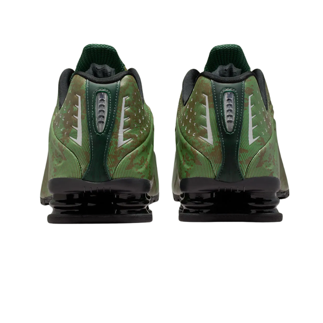 NIKE SHOX R4 QS CAMO HOMBRE IQ0636-300